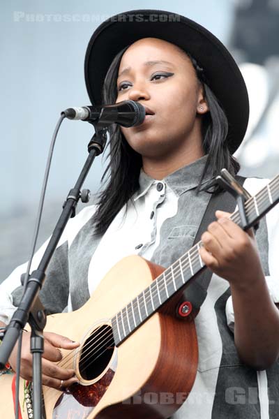 DENAI MOORE - 2014-06-01 - PARIS - Parc de Bagatelle - 